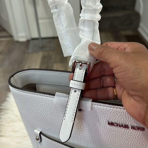 MICHAEL KORS LEATHER SHOULDER BAG NWT - Picture 9 of 11